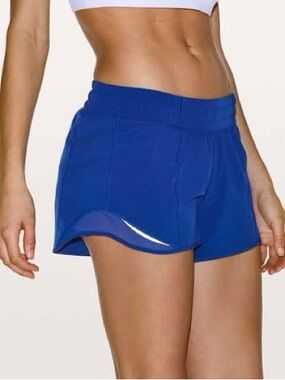 *rare* lululemon hotty hot II 2.5” inseam, midrise shorts - 8, jet stream (blue)